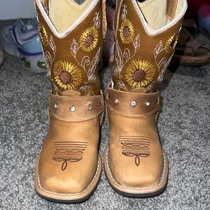 Toddler girl sunflower cowgirl boots 👢💛